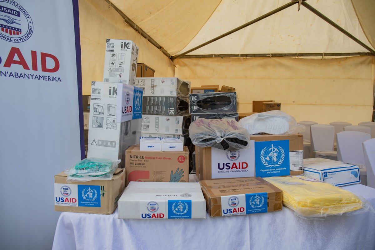OMS_Afrique's tweet photo. Le #Burundi🇧🇮 est le second pays de la Région africaine le plus affecté par l’actuelle épidémie de #mpox. Dans le cadre de la riposte, @WHO a fait don d’équipements de protection individuels et de matériels de désinfection au centre. 

L’OMS a aussi appuyé la formation de 45 personnels d’entretien et de 30 médecins et infirmiers pour le fonctionnement du centre.