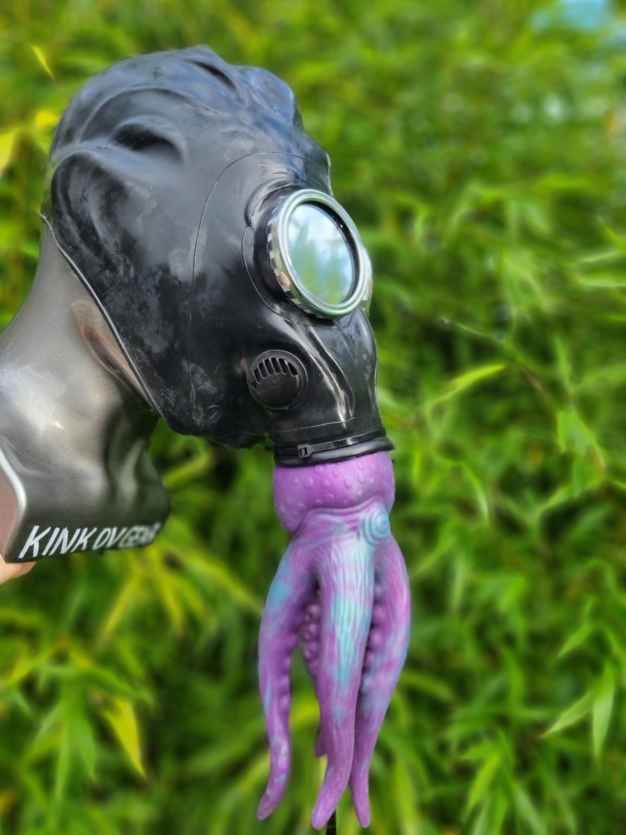 KinkOvGear's tweet image. We got inspired to combine the brand new GP5 replica with a platinum silicone tentacle octopus insert. Can be open ended or blanked off for no fluid exchange and ultra-safe acts of neo-oral service. Retrofitted In &amp;amp; Out valves #octopusmask #fetishgasmask kinkovgear.com/product-page/o…