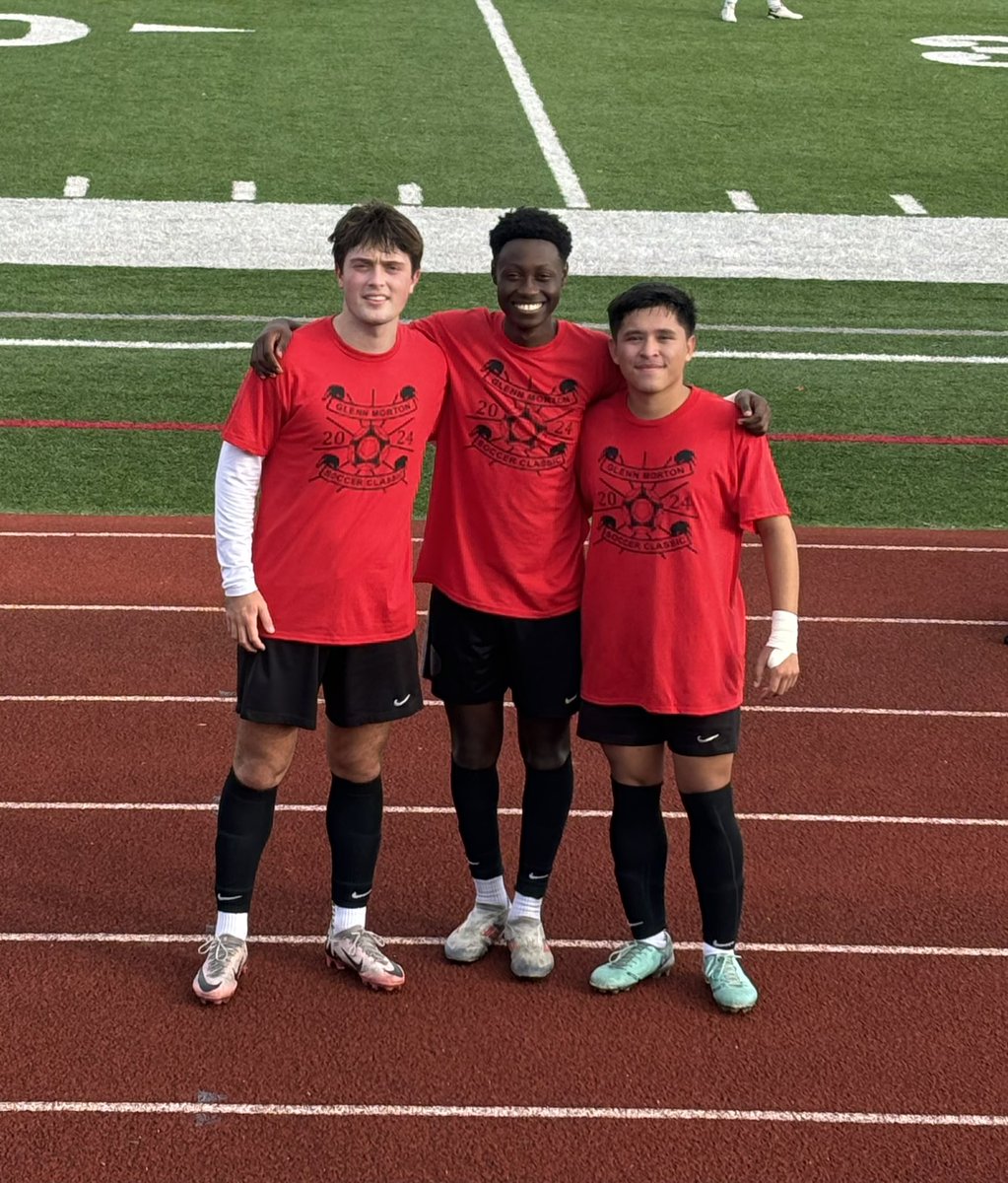 Congrats to seniors Vincent Mampieri, Daniel Anomakoh, &amp; Marco Macatangay who represented the boys soccer team in the Central District Senior All Star Game last Sunday. 🔴🔵⚪️⚽️

#bishop #hartley #highschool #hawks #soccer #football #seniors