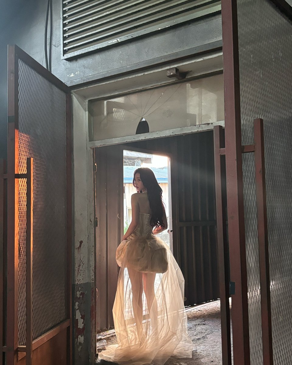 순간의 카리나 tweet media