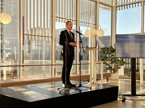 Ympäristö- ja ilmastoministeri ja Espoon tuleva kaupunginjohtaja Kai Mykkänen puhui tänään Locate in Espoo 2024 -tapahtumassa Espoon kulttuurikeskuksessa, jonka rakentumista Mykkänen seurasi lapsena.

#LocateInEspoo2024