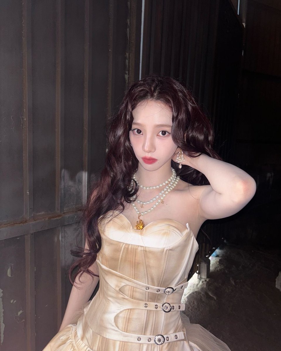 KARINA IS SO PRETTY PLS