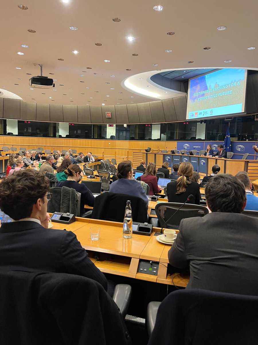 WWFEU's tweet image. How can sustainable agriculture help farmers secure a competitive future? 👩🏼‍🌾🫰🌱

@DarioNardella from @TheProgressives and @KallenFox from @WWFBaltic🌊, joined by farmers benefiting from sustainable practices, kick off this discussion today at the @Europarl_EN

#Agriculture #CAP