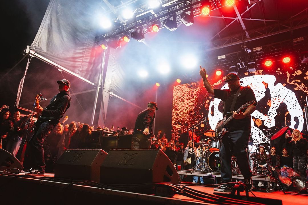 Pennywise (@pennywise) on Twitter photo Epic weekend at Punk In The Park San Diego π
<a href="/MonsterEnergy/">Monster Energy</a>
πΈ: <a href="/bumpopera/">BUMP OPERA</a> & <a href="/SnapdragonStdm/">Snapdragon Stadium</a> Epic weekend at Punk In The Park San Diego π
<a href="/MonsterEnergy/">Monster Energy</a>
πΈ: <a href="/bumpopera/">BUMP OPERA</a> & <a href="/SnapdragonStdm/">Snapdragon Stadium</a>