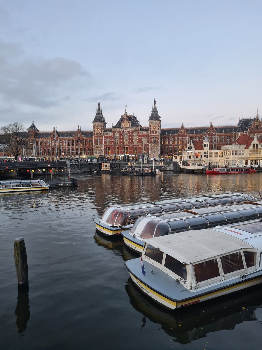 JakEicheler's tweet photo. Thank you, @a_seimel, for the opportunity to present my research on the dynamics of European Solidarity at @UvA_Amsterdam today. Received lots of helpful comments! Project: #POLITSOLID by @Emp_Politikwiss https://t.co/Y2rxA8hKUc