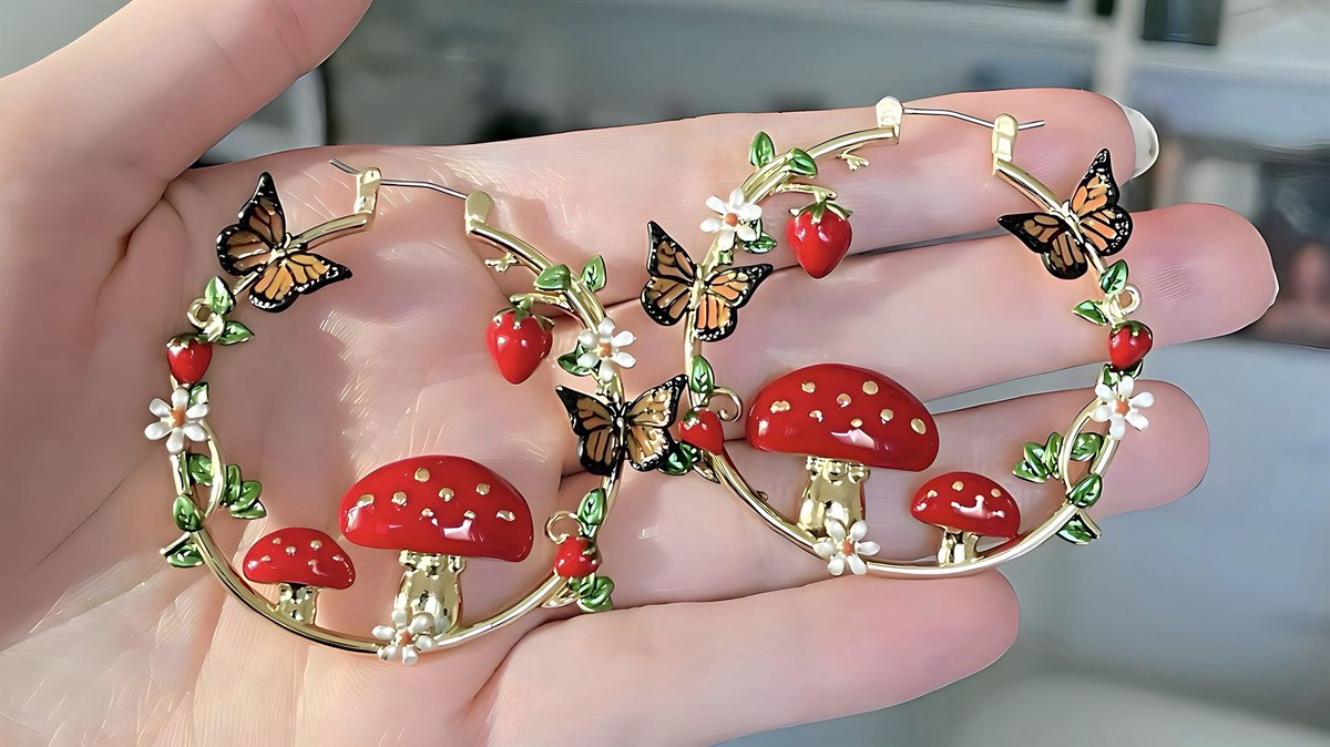 genzalternative's tweet image. It costs $0 to RT this disabled girl’s designs for a small business in time for the holidays 🫶🏻

I can’t work because of severe chronic pain so I design jewelry and more all from my bed! check it out before project 2025 rips away my potential benefits! 

genzalternative.com