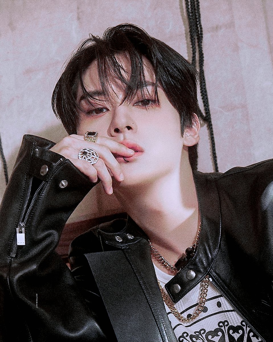 1025gif's tweet photo. 241119  

#리노 #LEEKNOW #STRAYKIDS https://t.co/miL0jTjcHx