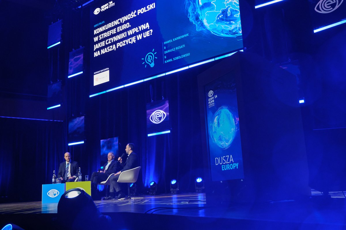 OpenEyesEconomy's tweet photo. „Musimy się zastanowić, w którym kierunku chcemy zmierzać, czy na wschód, czy na zachód" – czyli  OEES:Talks: „Konkurencyjność Polski w strefie euro. Jakie czynniki wpłyną na naszą pozycję w UE?” W sesji udział wzięli: @Pawel_Karbo, @DariuszRosati , @KamSobolewski. https://t.co/diBWPLO2sx