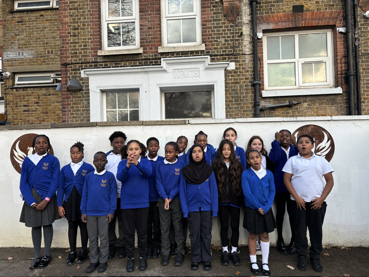 @lucasvaleps Y5s rehearsing their re-written #shanty inspired by Lascar history &amp; a Bengali riverboat song for their show THIS Sat <a href="/RMGreenwich/">Royal Museums Greenwich</a> Cutty Sark #SeaShanty Fest #Greenwich  23/11!  rmg.co.uk/whats-on/cutty
Plus Gouri Choudhury <a href="/LondonShanty/">London Sea Shanty Collective</a> <a href="/SheShanties/">She Shanties</a> <a href="/HogEyeMen/">HogEyeMen</a>