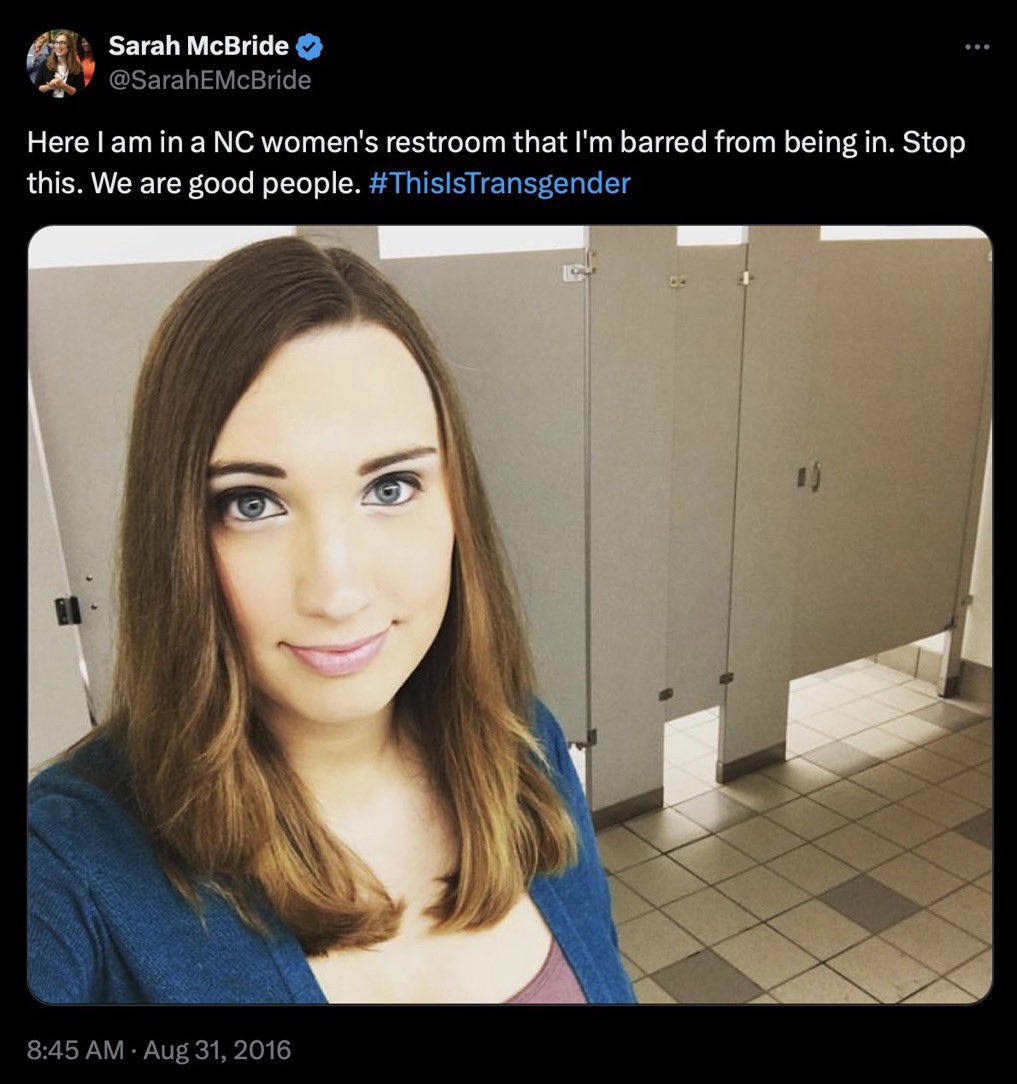 Lizzie26097961's tweet image. Classy selfie in the ladies bathroom
