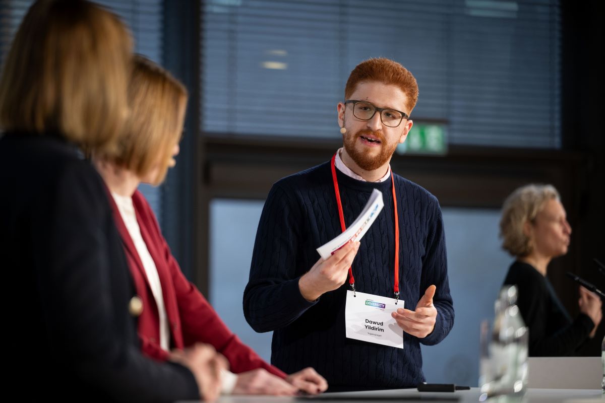 Live_TSP's tweet photo. Heute ging es weiter mit dem 2. Konferenztag der DIVERSITY 2024. Highlights bildeten u.a. die Keynotes von @ReemAlabali und @DuezenTekkal. Die Teilnehmenden konnten zudem an 4 Präsenz-Workshops teilnehmen und vielfältige Programmpunkte verfolgen. #DIV24 https://t.co/1jVnMlgUFM