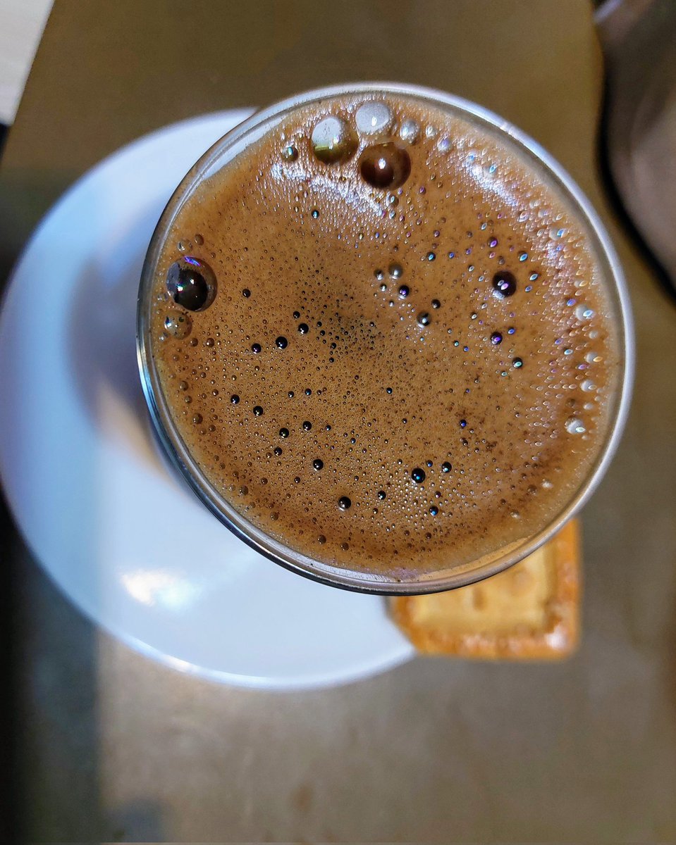 Kötüler iyileri sığdırmak istemez  Dünya küçük gelir, virüs gibi.