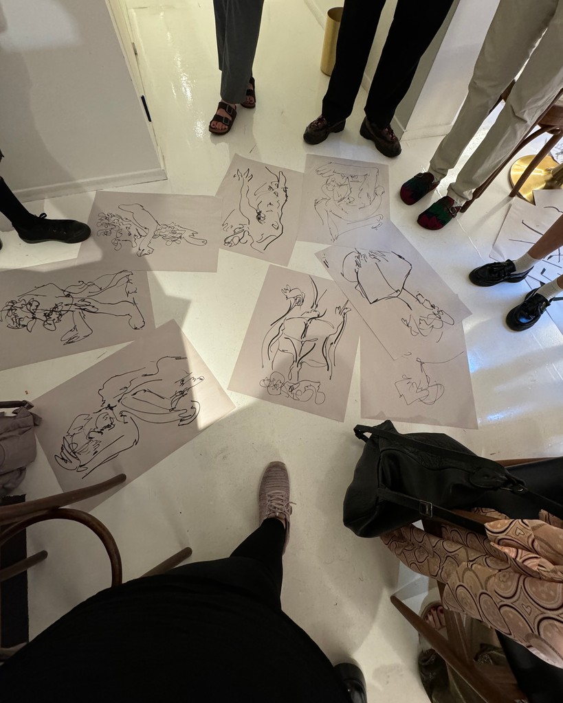SVAContinued's tweet image. Take a look inside Experimental Drawing with Andrew Castrucci, a course with live figure drawing each week and a focus on abstracting the body. 〰️❤️‍🔥✍️ 

Photos by Nika Lopez.

#artcourses #artclassesnyc #experimentalart #drawingclass