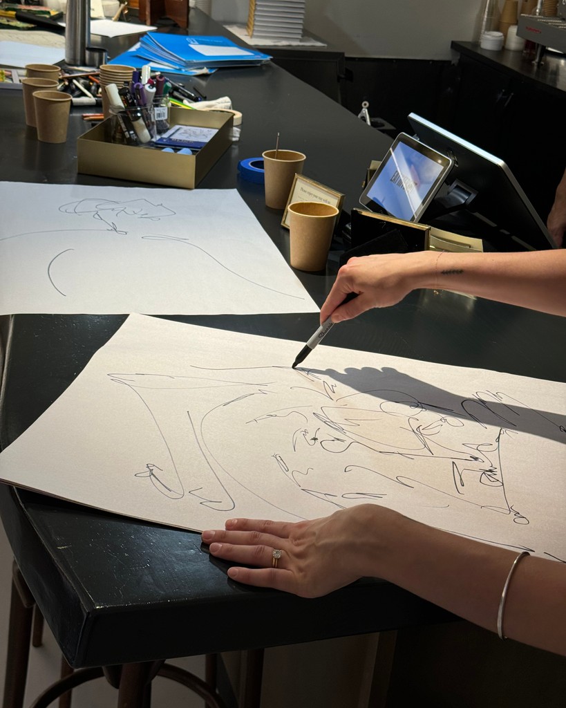 SVAContinued's tweet image. Take a look inside Experimental Drawing with Andrew Castrucci, a course with live figure drawing each week and a focus on abstracting the body. 〰️❤️‍🔥✍️ 

Photos by Nika Lopez.

#artcourses #artclassesnyc #experimentalart #drawingclass