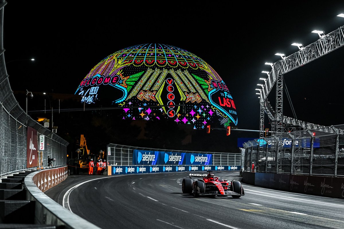 ScuderiaFerrari's tweet photo. The sights of Las Vegas 🌃 https://t.co/Wut3u0hrco