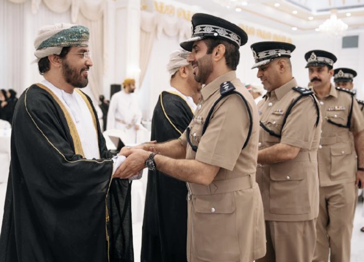 Alhamar909's tweet photo. بمناسبة العيد الوطني 54 المجيد 
اليوم في ولاية العامرات بمحافظة مسقط
حفل  استقبال الشيوخ والمسؤولين بالاوية والاعيان وجمع من المواطنين 🇴🇲🇴🇲🇴🇲

كل عام وأنتم ، وعمان وسلطانها حفظه الله وشعبه بألف خير، وغفر الله لبانيها أعز الرجال وأنقاهم. 

اللهم آمين

#العامرات
#١٨_نوفمبر https://t.co/HioxhiUd7C