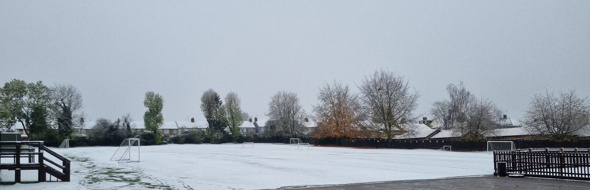 It was a cold and snowy walk to school this morning. 
Well done to all those families who made it in on time this morning! ❄️ ❄️ ⛄️ ☃️