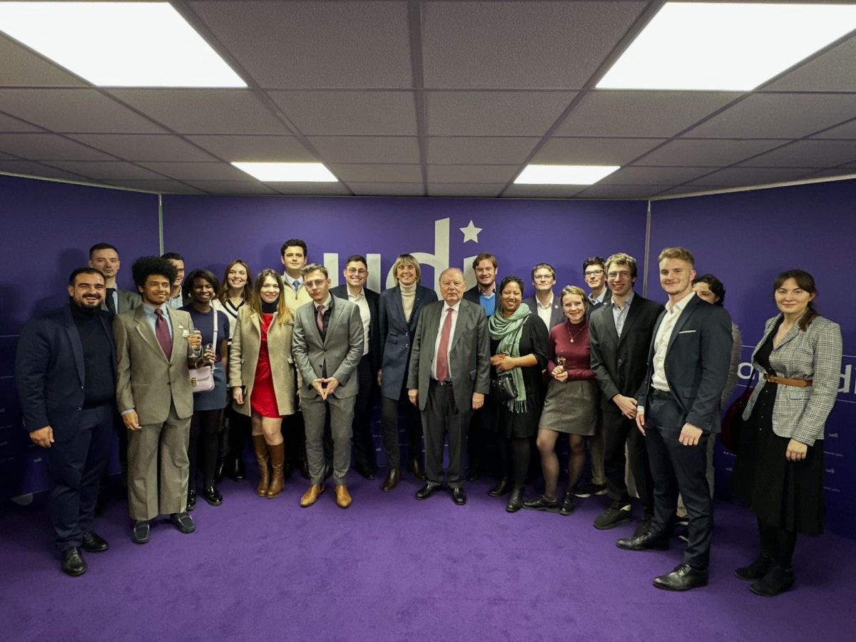 🚀Une soirée enrichissante aux côtés d’<a href="/HerveMarseille/">Hervé Marseille 🇺🇦</a>, <a href="/valerieletard/">Valérie Létard</a> et <a href="/FrancoiseGatel/">Françoise GATEL</a> ! 
🤝L’occasion d’échanger sur les grands enjeux qui nous animent et de partager un moment convivial. Merci à toutes et tous pour votre engagement et votre participation.