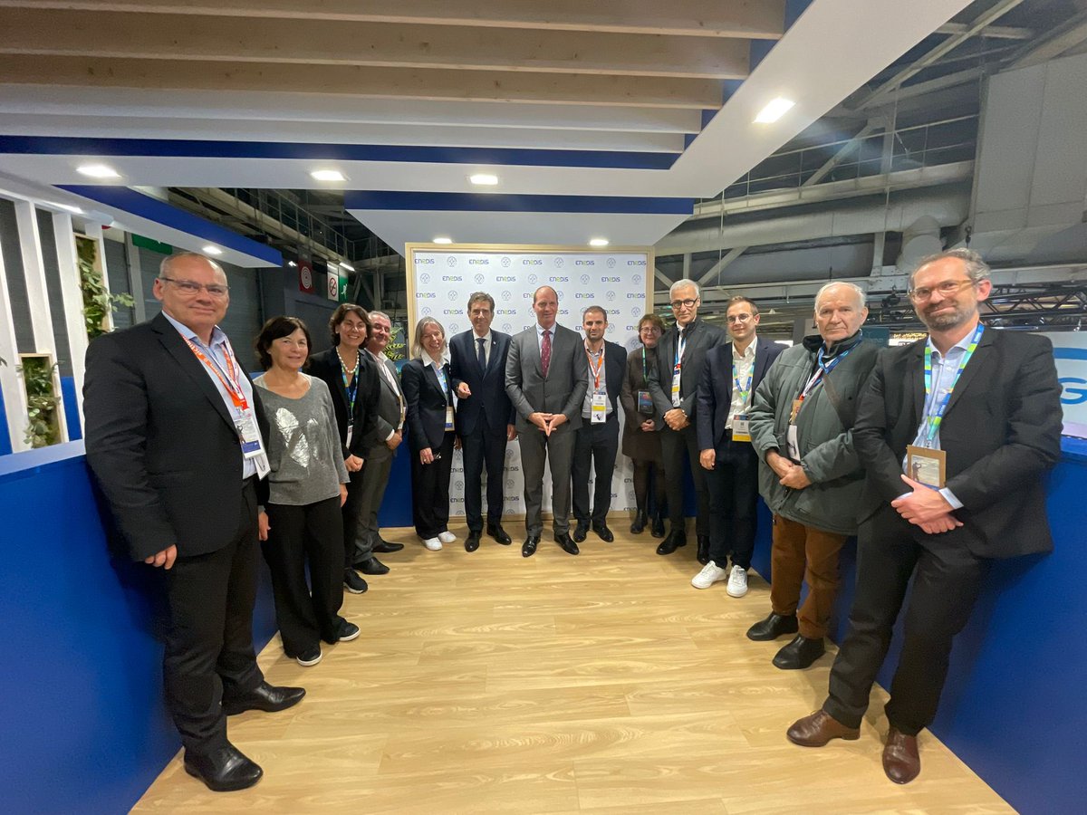 ca_ginesy's tweet photo. 🤝 Nous signons, en présence de @M_Laigneau, Présidente du Directoire de @enedis , une charte partenariale entre le @SICTIAM_FR et Enedis, nouvelle étape importante dans une collaboration fructueuse engagée depuis déjà plusieurs années.

Cette charte est une avancée supplémentaire dans l’accompagnement vers la transition écologique, que nous avons lancée en 2018 avec le #GREENDeal.

Cette signature s’inscrit également pleinement dans le grand programme de rénovation énergétique que nous portons dans le cadre de la RICE.

Ce partenariat, réelle valeur ajoutée pour notre territoire, porte sur 4 axes :

✔️ Préservation et valorisation du patrimoine urbain naturel

✔️ Proximité, qualité et coordination des travaux

✔️ Amélioration de la résilience du territoire face aux risques

✔️ Accompagnement à la transition énergétique

Je remercie le Directeur territorial Xavier Montuelle, la Directrice régionale Béatrice Pandelis et leurs équipes pour la qualité de nos échanges !