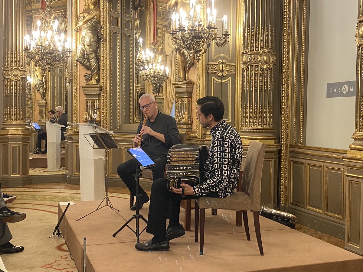 🎶 🪗 🎷 Estamos en el concierto 'Vientos de bandoneón'.

Escuchamos obras de: J.S. Bach, Astor Piazzola, Carlos Gardel, Ernesto Nazareth, Luis Bonfá, entre otras.

🗣️ Con <a href="/consclau/">Claudio Constantini</a> (bandoneón) y Andreas Prittwitz (saxofón, clarinete y flautas de pico).