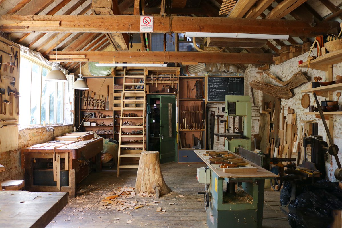 New video taking a tour around the workshop of talented craftsman and artist Jack Wheeler is now live on YouTube - youtube.com/watch?v=V9KbPa…

#woodwork #crafts #carving #traditionalskills #art #creativity