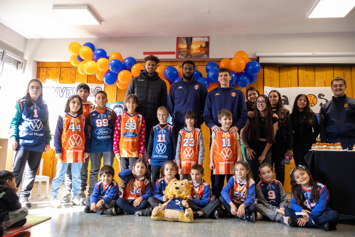 Así fue la visita de <a href="/JaumeLoboM/">Jaume Lobo</a>, Mo Soluade y Tidjan Keita al Colegio María Madre 📸

🔗 cbtizona.es/actualidad/el-…

¡Gracias por la hospitalidad! ⚔️

#ElDeporteFormaYEduca