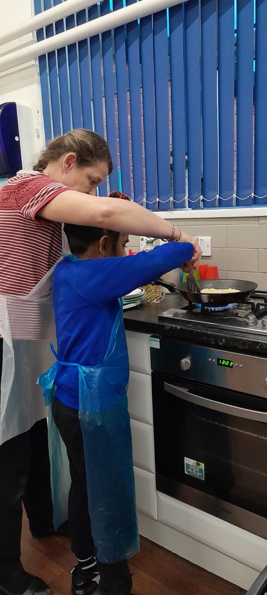 What a treat we had at cooking club. Children made their own pancakes and prepared some tasty fillings. Well done to all of our budding chefs. 🥞💙