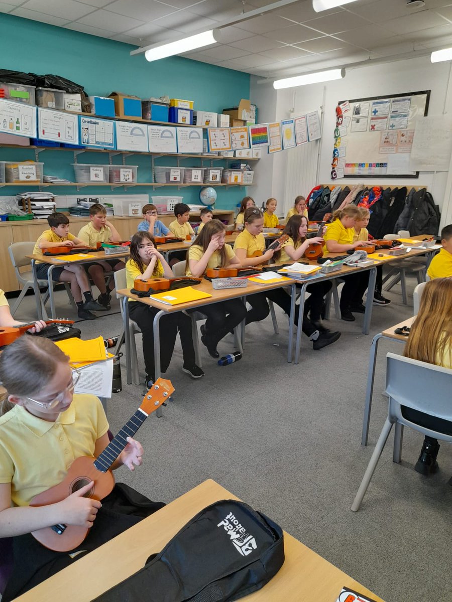 EastfieldPSHull's tweet image. #6CW enjoyed their first ukulele lesson today! 🎵 #EPSMusic