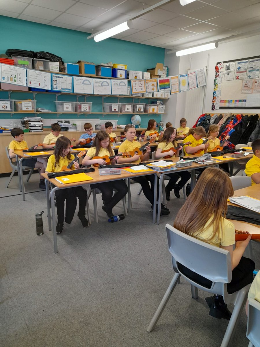 EastfieldPSHull's tweet image. #6CW enjoyed their first ukulele lesson today! 🎵 #EPSMusic