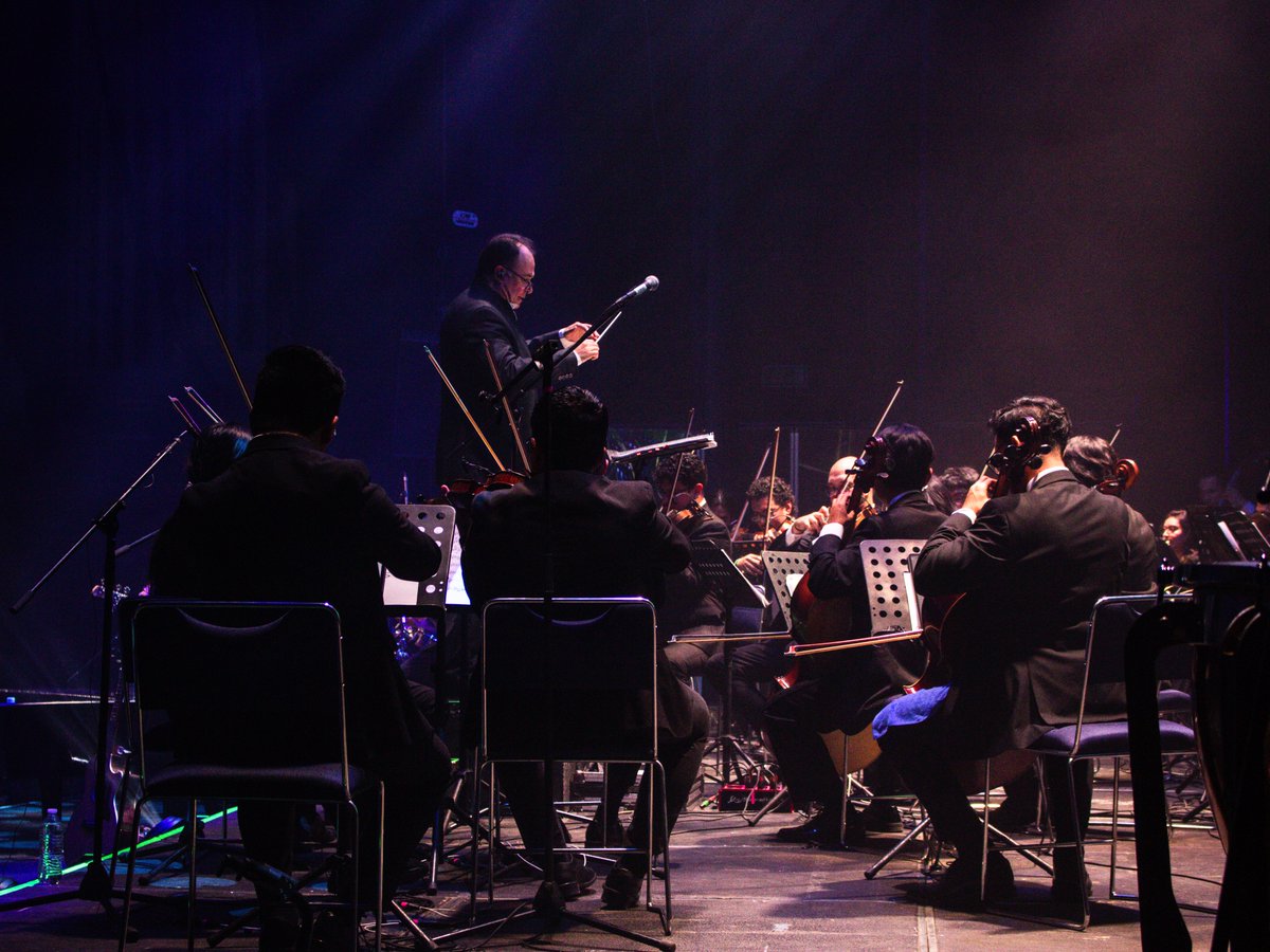 La experiencia sinfónica llegó al Teatro Metropolitan de CDMX 🔥
Una noche única con el pulso invencible de mi banda de rock y la desmesura tímbrica de la orquesta sinfónica, con dirección de Edgar Ferrer 🎶
Grácias MÉXICO por el cariño de siempre

📷 Fotos de Adrián Canedo
