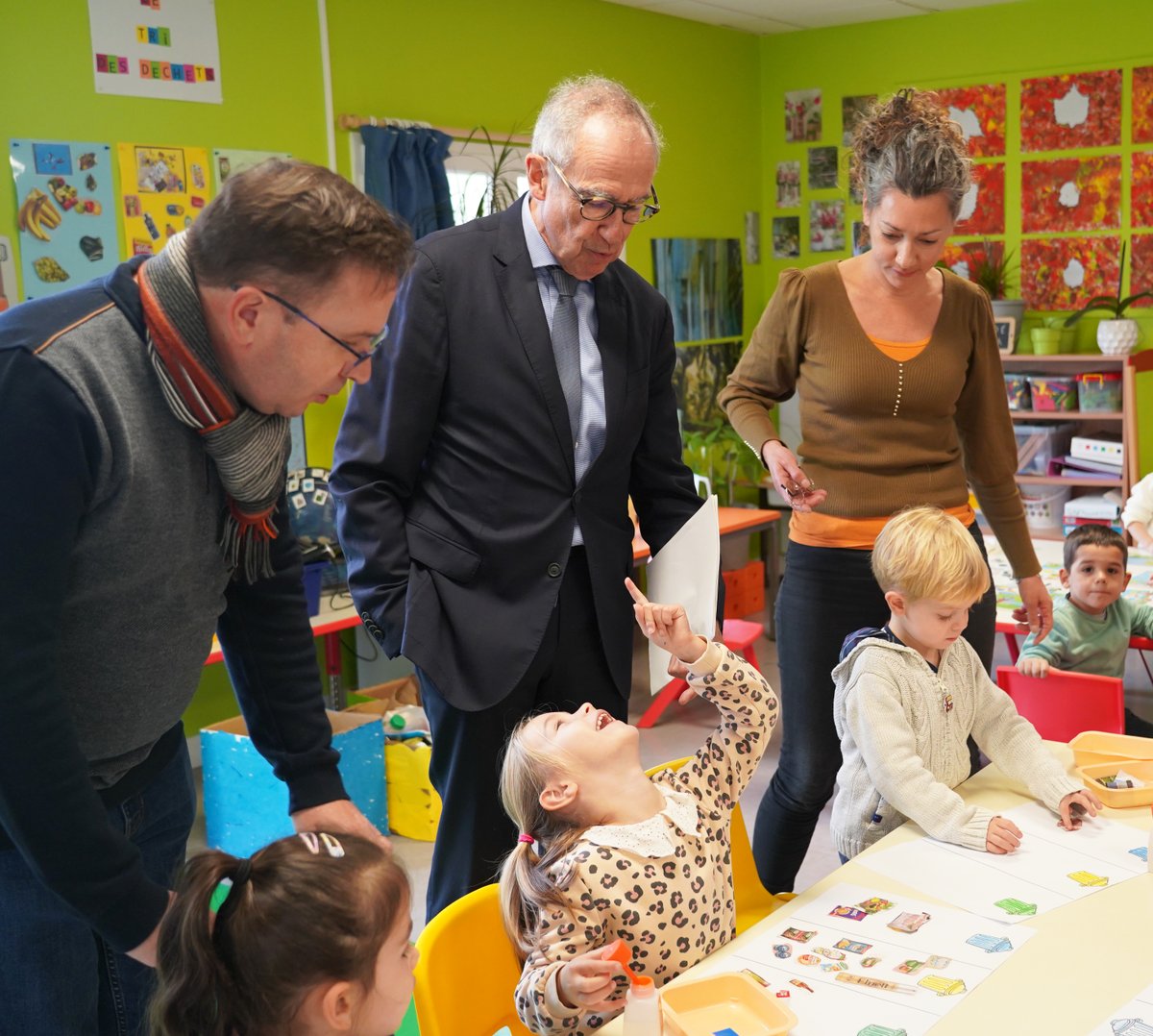 Semaine européenne de réduction des déchets #SERD : à l école Le lac #BeaumontSaintCyr, les élèves et les professeurs présentent au recteur Frédéric Perissat leurs actions pour réduire les déchets et lutter contre le gaspillage alimentaire
#edd