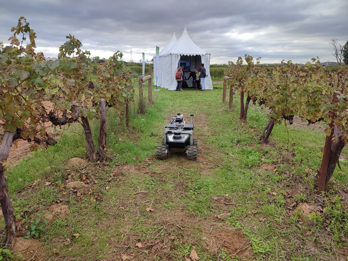 IAPSOLUTIONS's tweet photo. Gran experiencia nuestro paso por #DATAGRI2024 en La Vega Innova, dónde pudimos mostrar nuestras soluciones en el ámbito de la agricultura, además de compartir experiencias y sinergias con empresas y agricultores
#Sostenibilidad #IoT #SmartIrrigation #AgroTech #agua #IAPsolutions https://t.co/foHBVTJu3d
