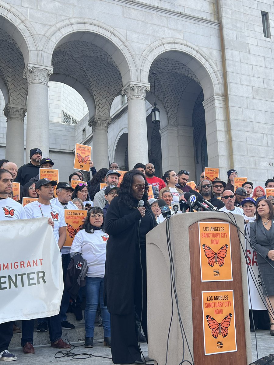 CHIRLA's tweet photo. “Declaring Los Angeles as a sanctuary city is a LABOR issue. No matter where you come from, there is a place for you in the labor movement! We call on LA City Council to declare Los Angeles a sanctuary city!” -Yvonne Wheeler, @LALabor
#SanctuaryNow #ICEOutOfLA #DefyDeportations https://t.co/ZRmvGmekt3