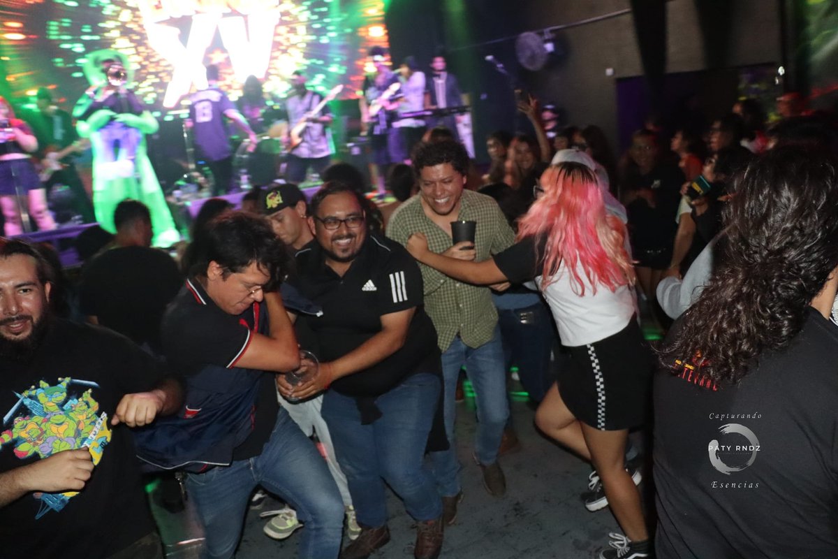 laporongaska's tweet photo. #FelizMartes con sabor a lunes skarnales! Hoy #DíaDelHombre y siempre, escuchen mucho #ska 🏁 y si es #LaPorongadeMéxico mejor 😎 prendanse prendanse!
#PoderosoPresente #ClaudiaEnElG20 https://t.co/zTDAej5lMx