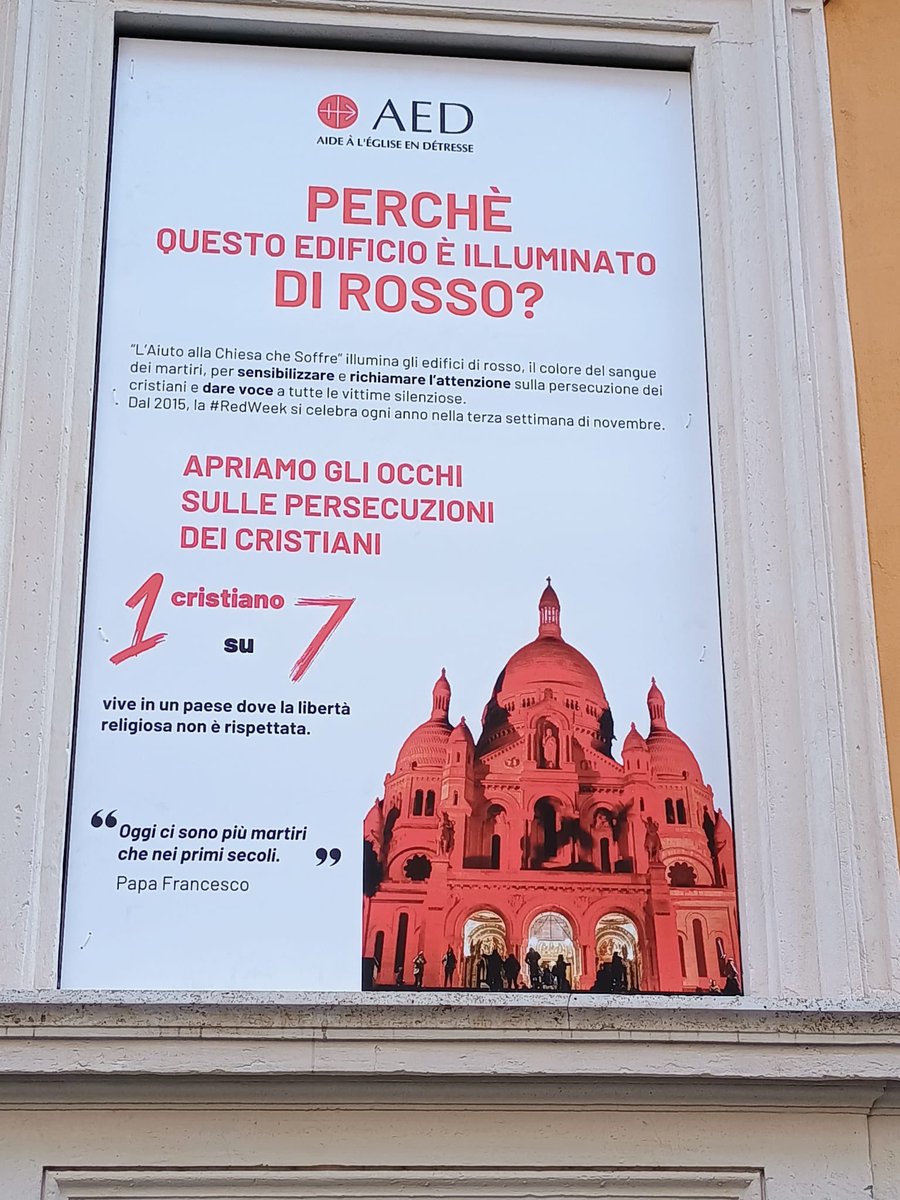 FranceauVatican's tweet photo. À l’occasion de la campagne « La Nuit des Témoins » organisée par l’@AEDenFrance, en soutien aux chrétiens persécutés, le bâtiment de la chancellerie de l’ambassade si illumine en rouge, symbole de solidarité et de soutien. @francediplo @ClementMlk @vaticannews_fr https://t.co/RvHz6v7YFj