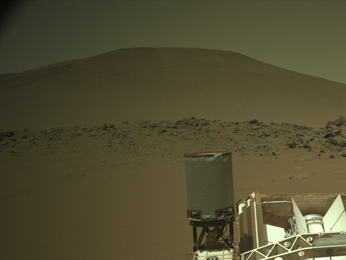 NASASolarSystem's tweet photo. @NASAMoon @NASAJPL Robotic missions continue to lead the way for future human exploration. @NASAPersevere sent these raw images from the surface of Mars today. The rover has successfully tested several technologies that will come in handy for future astronauts. https://t.co/cpaAKHdROK https://t.co/CZV0NmYrSY