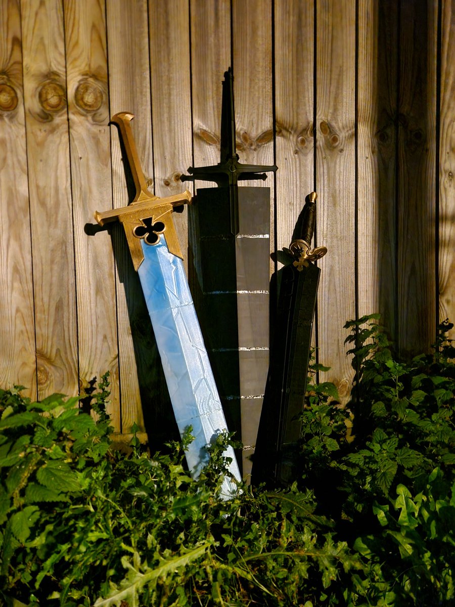 TH3_HUMAN_WOLF's tweet image. Finally completed the 5 swords that asta has welded 
Thank you @pew_dab for allowing me to build these for you