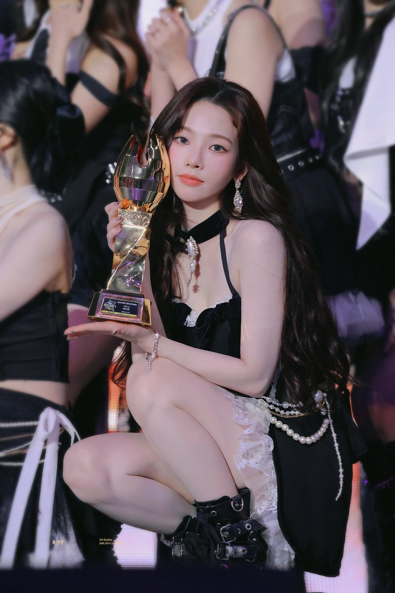 just_0411's tweet photo. 241117 KGMA 🏆😳
#카리나 #Karina #에스파 #aespa https://t.co/aGPOeCAKcu