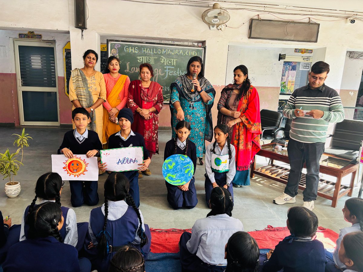 GHSHallomajara's tweet image. GHSHallomajra&apos;s Language Fest shines! Students &amp;amp; teachers showcase TLMs, spell bee, poster-making skills &amp;amp; more. Kudos to teachers&apos; dedication! #LanguageFest #TLM #StudentAchievements #GHSHallomajra&quot;@SchoolEduChd