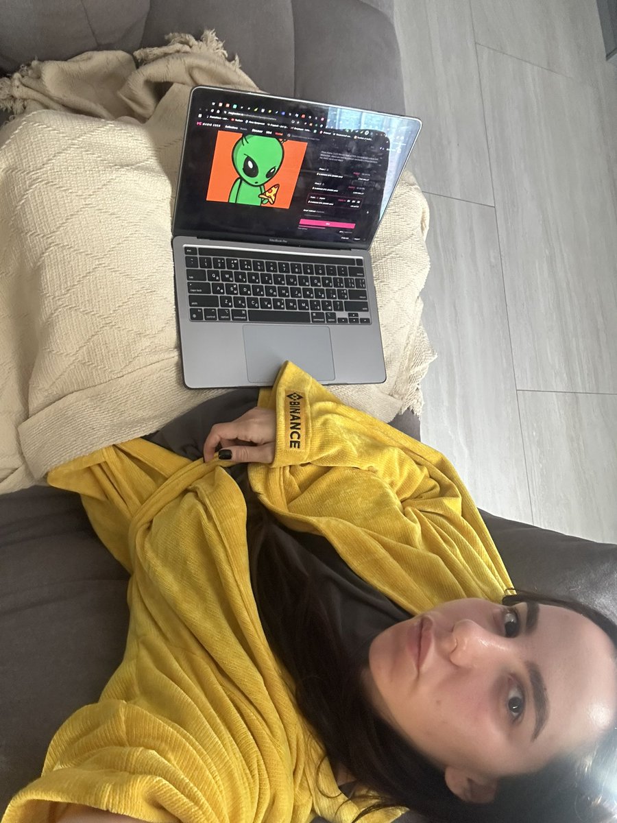 Chillin’ with <a href="/pizzaaliens_btc/">Pizza Aliens | Building on Alkanes</a> : wrapped up in a blanket, reppin’ <a href="/BinanceUkraine/">Binance Ukraine</a> , and makin’ moves with aliens and pizza. Who’s on this vibe? 🍕👽