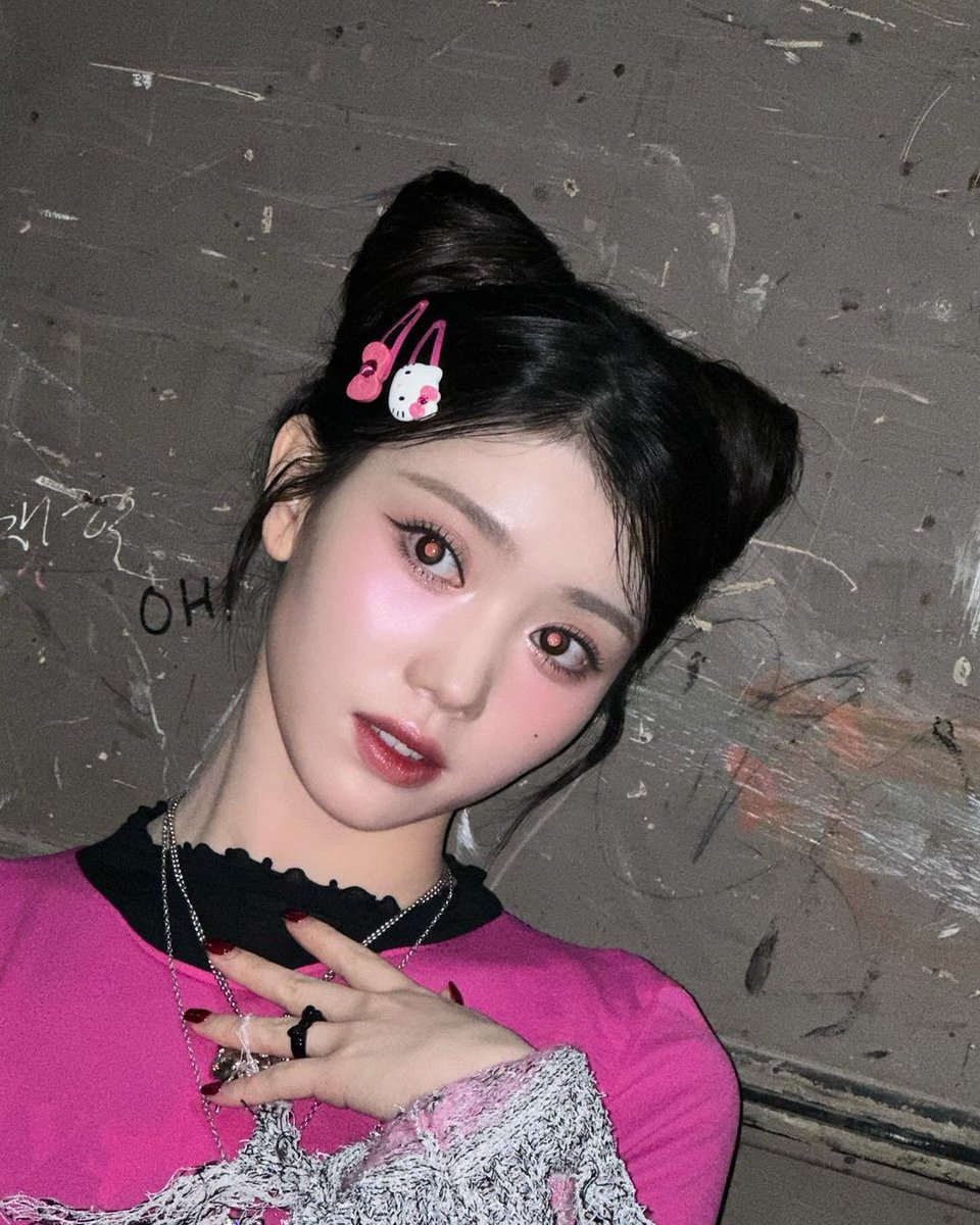 tingmiaomiao's tweet photo. 241119 인스타 #샤오팅 😻

"숨었다 까꿍🎀
^ ʚɞ^
ミ ˃̵ 。 ˂̵ ミ" https://t.co/sueQy4kDYW