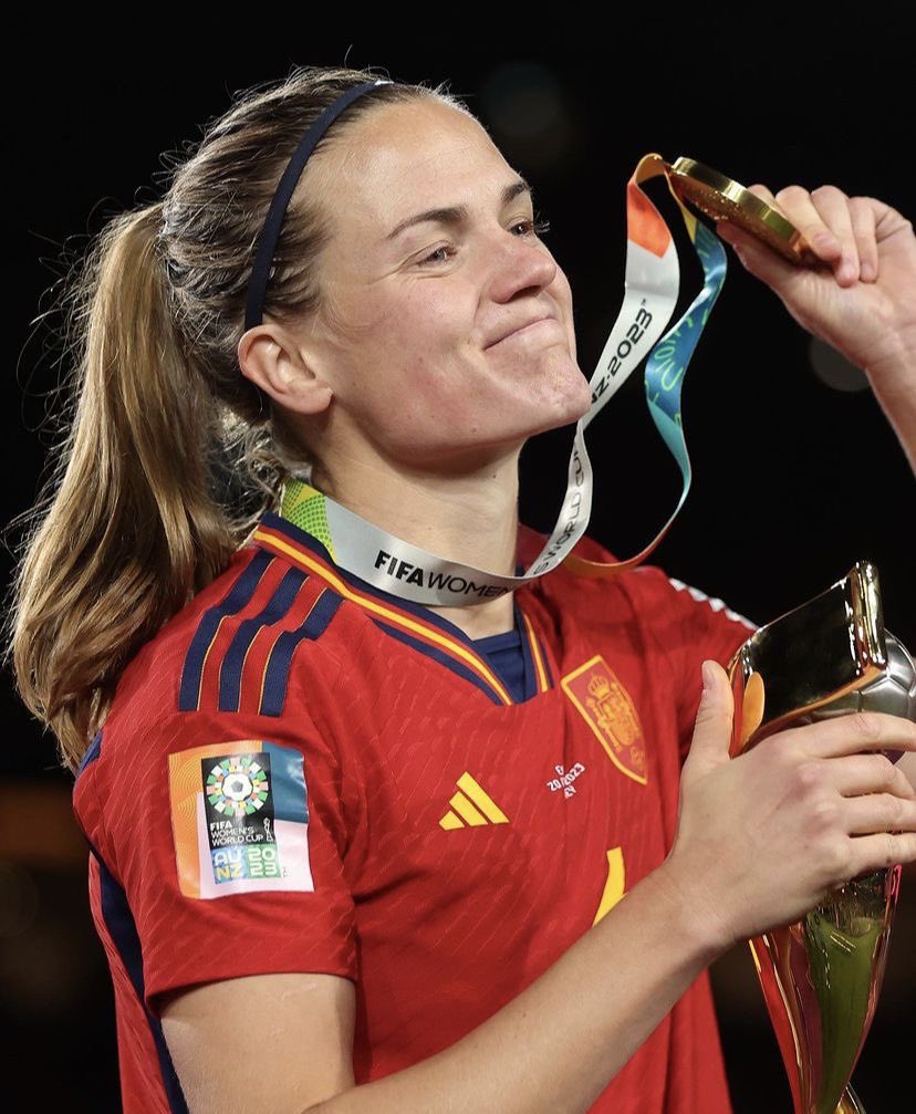 valcrnogorcevic's tweet photo. contigo, capitana 🫡 https://t.co/HpG349FZar
