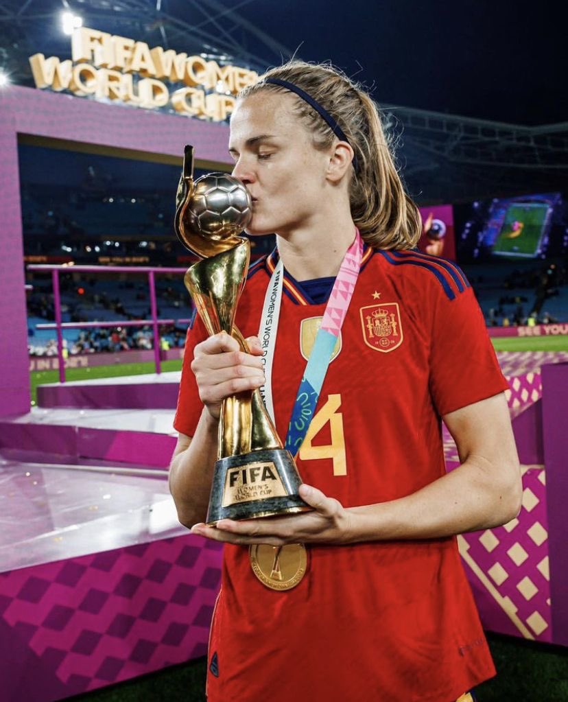 valcrnogorcevic's tweet photo. contigo, capitana 🫡 https://t.co/HpG349FZar