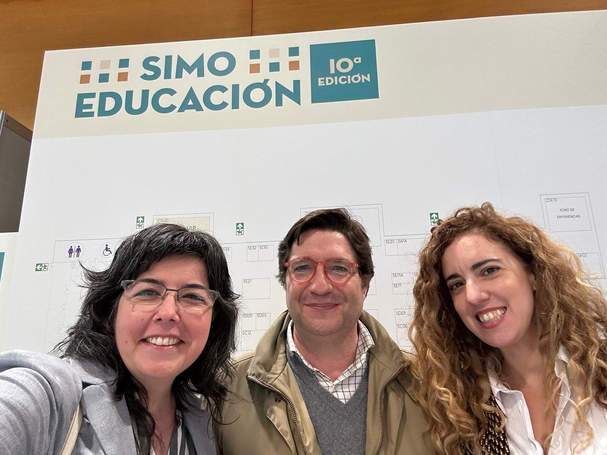 📸 ¡Primer día en #SIMOEducación! Arrancamos con energía, aprendizaje y grandes encuentros. 🔍 Si estás aquí, ¡ven a conocernos! Nos queda un segundo día lleno de oportunidades. #educacion #InnovacionEducativa