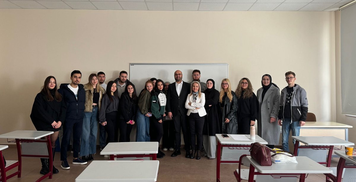 myilmaznet's tweet photo. Ankara Ufuk Üniversitesi Öğretim Görevlisi Sevinç Engin tarafından verilen “İletişim ve Toplum” dersinde Ufuk Üniversitesi'ndeki genç arkadaşlarımla bir araya geldim. Birçok konuda keyifli bir söyleşi gerçekleştirdik. Ev sahiplikleri için teşekkür ederim. https://t.co/lDzphutTGS