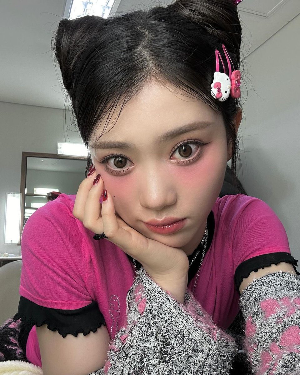 angelsxt's tweet photo. have you ever seen someone so cute and adorable you just want to cry https://t.co/tHWKSUeK6J
