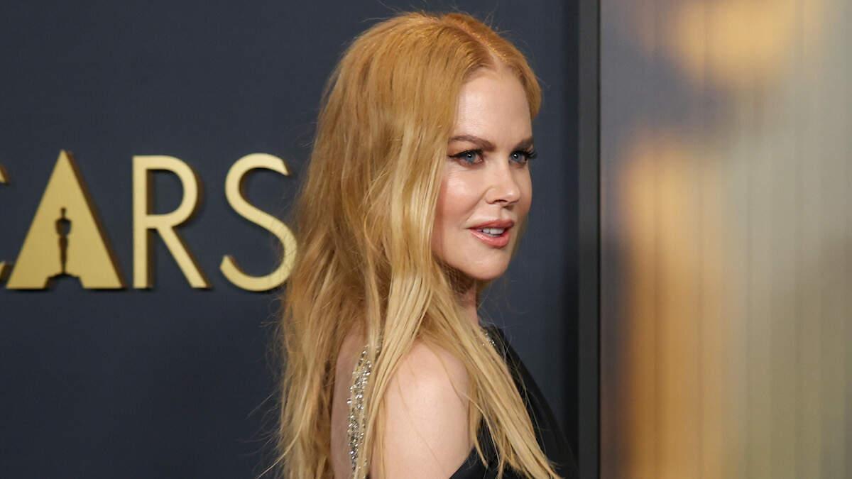 Nicole Kidman clarifies viral 2001 image, revealing it was from a film, not her divorce celebration. prideradioorlando.iheart.com/content/2024-1…