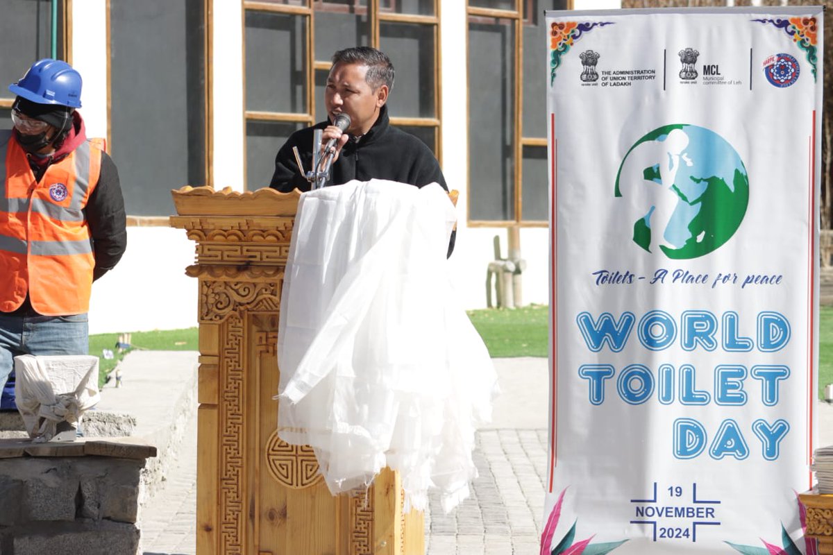 MCL_leh's tweet image. World Toilet Day celebrated at World Toilet College (HWTC), Leh, on November 19, 2024, with Municipal Committee Leh (MCL) in collaboration with the Amar Jyoti Yuvak Sangha. The event highlighted the importance of sanitation, &amp;amp; the dignity of sanitation workers.