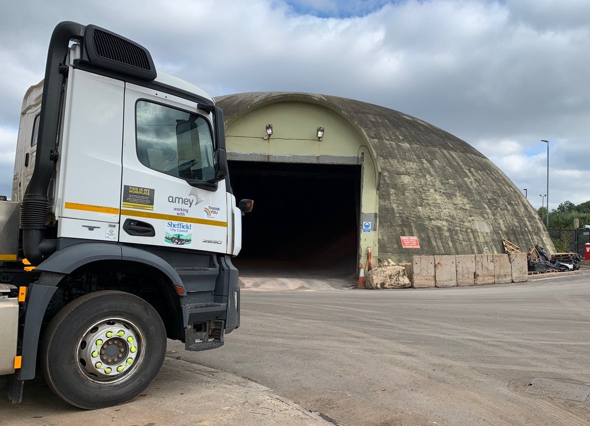 Streets Ahead (@sccstreetsahead) on Twitter photo It's going to be a #cold night with temps forecast to fall below freezing 🥶 As a result, our teams will be gritting all #Sheffield priority gritting routes from 11pm this evening. Don't forget to check our #winter info on our website here: sheffield.gov.uk/roads-pavement… <a href="/SheffCouncil/">Sheffield City Council</a> It's going to be a #cold night with temps forecast to fall below freezing 🥶 As a result, our teams will be gritting all #Sheffield priority gritting routes from 11pm this evening. Don't forget to check our #winter info on our website here: sheffield.gov.uk/roads-pavement… <a href="/SheffCouncil/">Sheffield City Council</a>