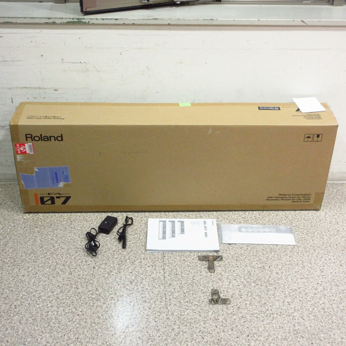 ishibashi_yoko's tweet photo. 【中古】Roland / FA-07
音源モジュールINTEGRA-7から継承した膨大なサウンド・ライブラリを搭載した76鍵シンセサイザー。
ライブから音楽制作まで、あらゆるシーンで活躍。
箱、説明書、ACアダプター付属。
https://t.co/z8ewWyNlTR
#キーボードマート
#ローランド
#FA07 https://t.co/XBpMfrym8B